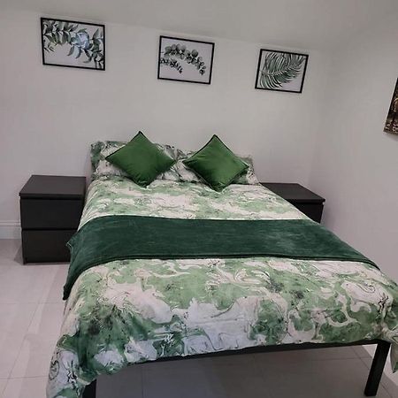 Fancy Basement Flat B Appartement Londen Buitenkant foto