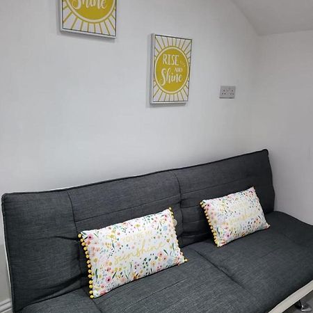 Fancy Basement Flat B Appartement Londen Buitenkant foto