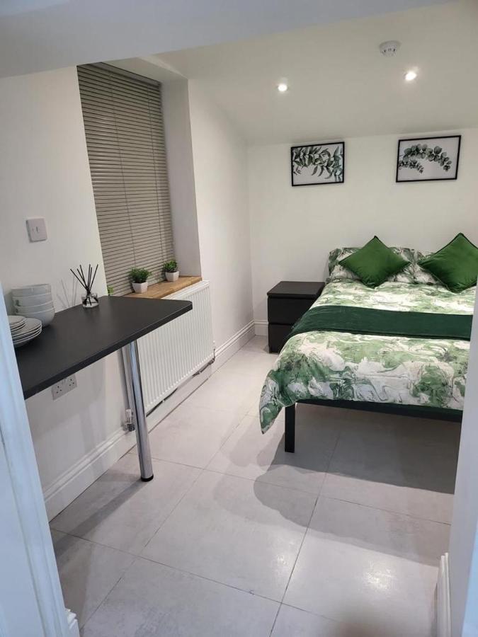 Fancy Basement Flat B Appartement Londen Buitenkant foto